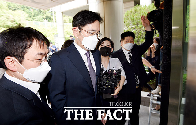 이재용 삼성전자 부회장에 대한 구속 전 피의자심문(영장실질심사)이 약 8시간 30분만에 끝났다. /이덕인 기자