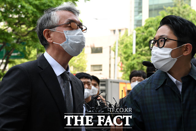 검찰이 8일 신라젠 사건에 대한 수사결과를 발표했다. 사진은 11일 오전 서울 양천구 서울남부지방법원에서 열린 구속영장 실질심사에 출석하고 있는 문은상 신라젠 대표. /더팩트 DB