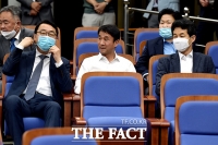 [TF포토] 윤영찬-한병도-윤건영, 나란히 앉은 청와대 출신 의원들