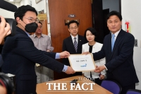 [TF사진관] 상임위원 선임안 제출하는 더불어민주당