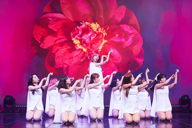 타이틀곡 BUTTERFLY는 자유를 꿈꾸는 소녀의 마음을 나비의 날갯짓에 비유한 곡. 어른이 되어가는 소녀가 흔들리는 자아 속에서 있는 그대로의 자신을 찾아가는 이야기를 담았다. /스타쉽엔터 제공