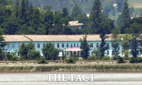 [TF포토] 불볕더위에 인적 없는 북한 개풍군 마을