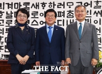 [TF사진관] 최강욱-김진애, '방벽석 국회의장 예방'