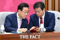 [TF포토] 주호영-김선동, '무슨 대화?'