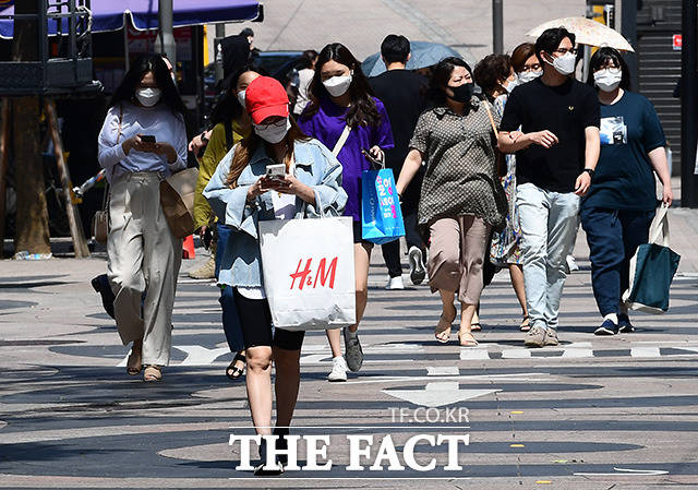 10일 보험연구원에 따르면 올해 퇴직연금을 제외한 보험산업 전체 수입(원수)보험료는 전년 대비 1.5% 상승한 179조1000억 원 가량으로 예상된다. /이동률 기자