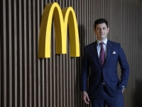  맥도날드 '새 사랑탑' 마티네즈 대표, 브랜드 이미지 제고 '집중'
