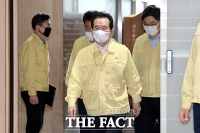 [TF포토] 중대본 회의 참석하는 정세균 총리