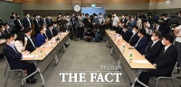 [TF포토] 박영선 장관 발언 듣는 자동차업계 중역들