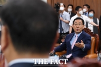 [TF포토] 김태년-주호영, '냉랭한 분위기'