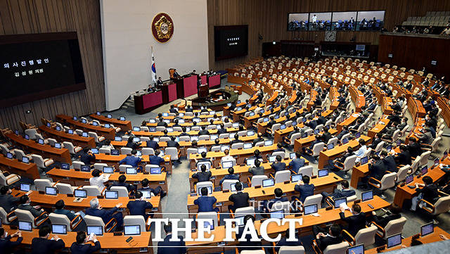 최근 정치권에서 기본소득 논의가 뜨겁다. 하지만 그 담론의 무게만큼 심도있는 논의는 아직 이뤄지지 않고 있다. /국회=이선화 기자