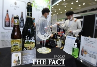 [TF포토] '무더운 여름 떨칠 시원한 맥주 어때요?'