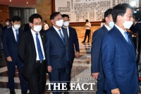 [TF포토] 본회의 참석하는 김태년 원내대표