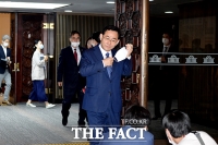[TF포토] 의원총회 마치고 나오는 주호영