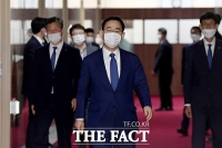 [TF포토] 의장실에서 나오는 주호영 원내대표