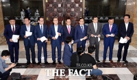 [TF포토] 원구성 협상 관련 성명서 발표하는 미래통합당 3선 의원