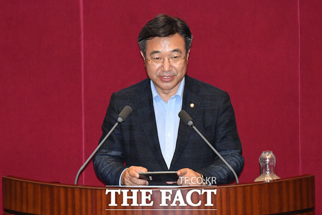 국회 법제사법위원장으로 선출된 윤호중 의원