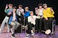  '갤럭시 BTS 에디션' 패키지 19일 판매…BTS 충전기·케이스 등 제공