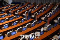 [TF포토] 주호영, '나홀로'