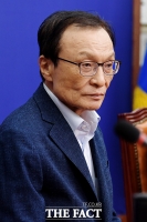 [TF포토] 굳은 표정의 이해찬 대표