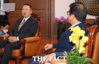 [TF포토] 국회의장실 찾은 박용만 대한상의 회장