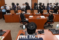 [TF포토] 미래통합당 법사위 첫 전체회의 불참