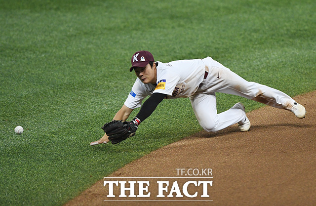 18일(목)에 열리는 2020시즌 한국프로야구(KBO)프로야구 3경기를 대상으로 한 야구토토 스페셜 39회차 투표율을 중간 집계한 결과, 키움-롯데(3경기)전에서 원정팀 롯데의 투표율이 48.84%로 집계돼 우세한 경기를 펼칠 것으로 예상됐다./배정한 기자