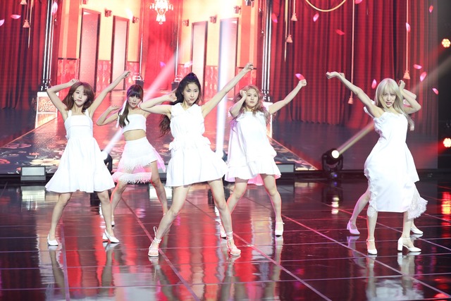 걸그룹 네이처가 17일 오후 3번째 싱글 NATURE WORLD: CODE M(네이처 월드 : 코드 엠) 발표 온라인 쇼케이스를 개최했다. 이날 오후 6시 새 싱글을 발매하고 타이틀곡 어린애로 활동에 나선다. /n.CH엔터테인먼트 제공