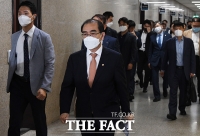 [TF포토] 미래통합당 외교안보특위 회의 참석하는 태영호