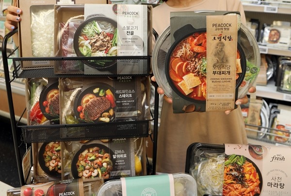 이마트가 밀키트 상품력 강화를 위해 기존 3개 브랜드를 피코크 밀키트 단일 브랜드로 통합 운영한다. /이마트 제공