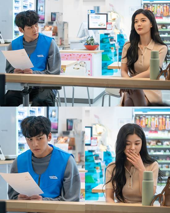 지창욱(왼쪽)과 김유정이 편의점 샛별이에서 점장과 알바생으로 첫 만남을 갖는 장면이 공개됐다. /SBS 편의점 샛별이 제공