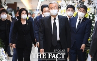 [TF포토] 홍사덕 빈소 찾은 김종인 위원장