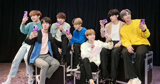 삼성전자는 방탄소년단(BTS)과 협업해 만든 갤럭시 BTS 에디션 패키지를 19일 오전 10시부터 판매했다. /삼성전자 제공