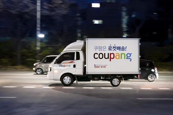 쿠팡은 일각에서 제기되는 코로나19 확진자 발생 은폐, 방한복 바이러스 검출 의혹과 관련해 사실이 아니다라고 강조했다. /쿠팡 제공