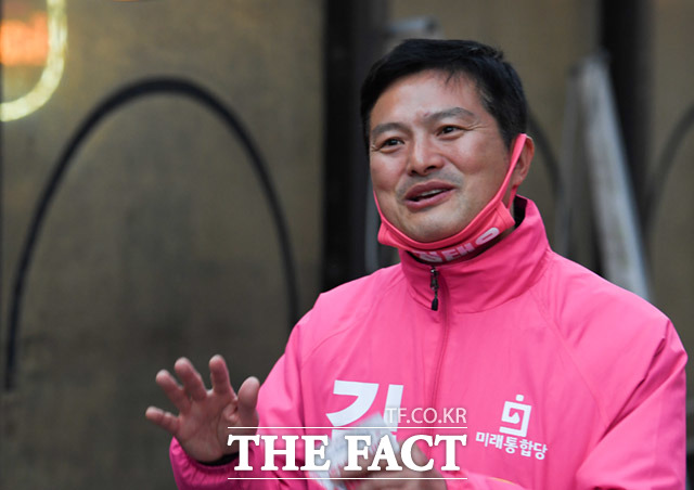 이날 재판에는 김태우 전 검찰 수사관의 증인신문이 예정됐다. 조 전 장관은 김 전 수사관은 비위로 기소까지 이뤄졌다며 바로 이 사람이 작년 1월 저를 고발했다고 비판의 날을 세웠다. /임세준 기자