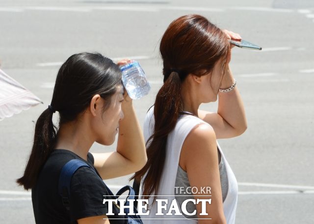 23일은 전국 대부분 낮 기온이 30도 이상 오르겠다. /더팩트 DB