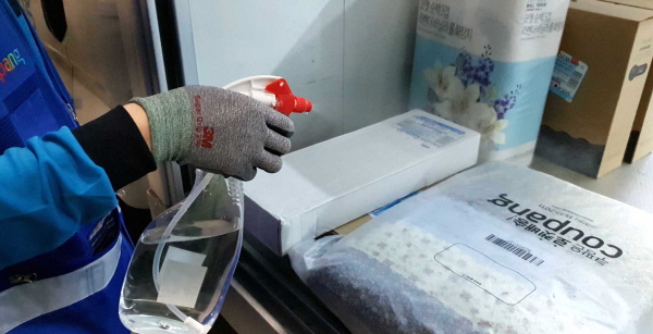 쿠팡이 전국 물류센터를 대상으로 로켓배송 살균 소독 프로세스를 강화한다. /쿠팡 제공