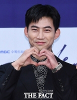  옥택연, 비연예인과 연애 중…'사생활이라 조심스러워'