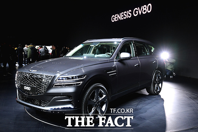 제네시스는 지난 11일 GV80 디젤 모델 구매 고객들의 불안을 해소하기 위해 같은 날 출고 차량까지 전 차량에 대해 엔진 보증 기간을 기존 5년 혹은 10만km에서 10년 혹은 20만km로 연장했다. /더팩트 DB