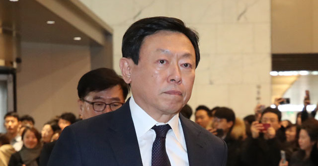 후계자로 신동빈 롯데그룹 회장을 지목한 신격호 명예회장의 유언장이 공개되면서 롯데 형제의 난이 사실상 신동빈 회장의 완승으로 끝나는 분위기다. /더팩트 DB