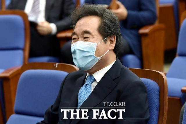 이낙연 코로나19국난극복위원장은 24일 위원회 활동 종료 기자간담회를 열고 3차 추경 처리 후 거취에 대해 밝히겠다고 했다. 8일 오전 서울 여의도 국회에서 열린 더불어민주당 의원총회에 참석한 이 위원장. /국회=이선화 기자