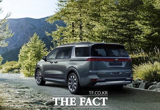 4세대 카니발의 후면 디자인은 전면부와 자연스러운 연결성에 초점을 맞췄다. /기아차 제공