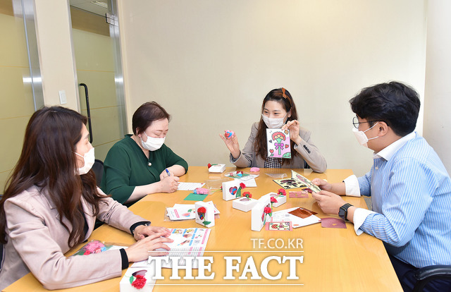 교보생명이 취약계층에 따뜻한 마음을 전하고자 비대면 자원봉사를 진행했다고 25일 밝혔다. /교보생명 제공