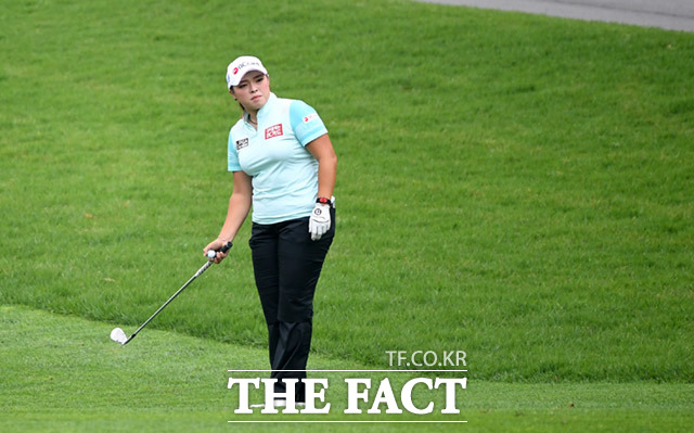 세컨샷 준비하는 장하나 선수