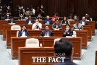 [TF포토] 김성원, '여·야 회동 길어져'