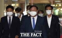 [TF포토] 국회 의장실로 향하는 김태년