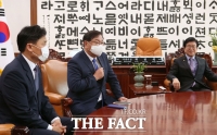 [TF사진관] 김태년, '무거운 분위기' 속 국회의장 접견