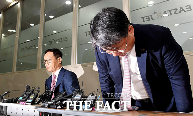 최종구 이스타항공 대표이사(오른쪽)는 제주항공에 조속한 인수작업을 촉구했다. /이덕인 기자