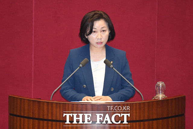 국회 환경노동위원장으로 선출된 송옥주 더불어민주당 의원