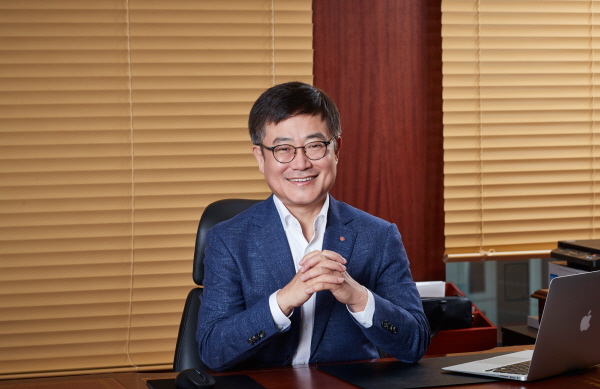 롯데자산개발은 29일 주주 총회를 열고 강희태 롯데그룹 부회장 겸 유통BU장을 자사 대표이사로 선임했다고 밝혔다. /롯데쇼핑 제공