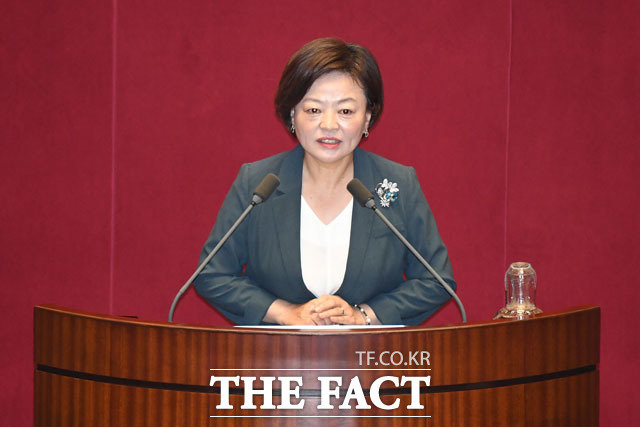 국회 국토교통위원장으로 선출된 진선미 더불어민주당 의원